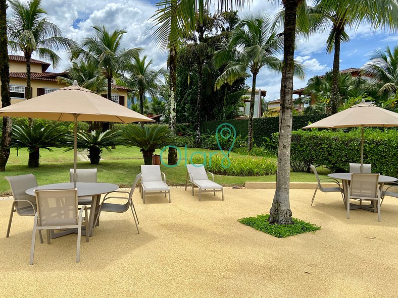 Casa de Condomínio Impecável de Frente para a Praia da Balei